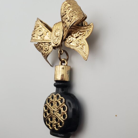 Vintage Ornate Gold Metal Bow w/ Dangling Black Glass Perfume Bottle Brooch Pin - Picture 3 of 6